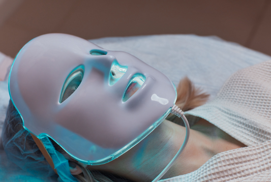 La luminothérapie visage avec un masque LED